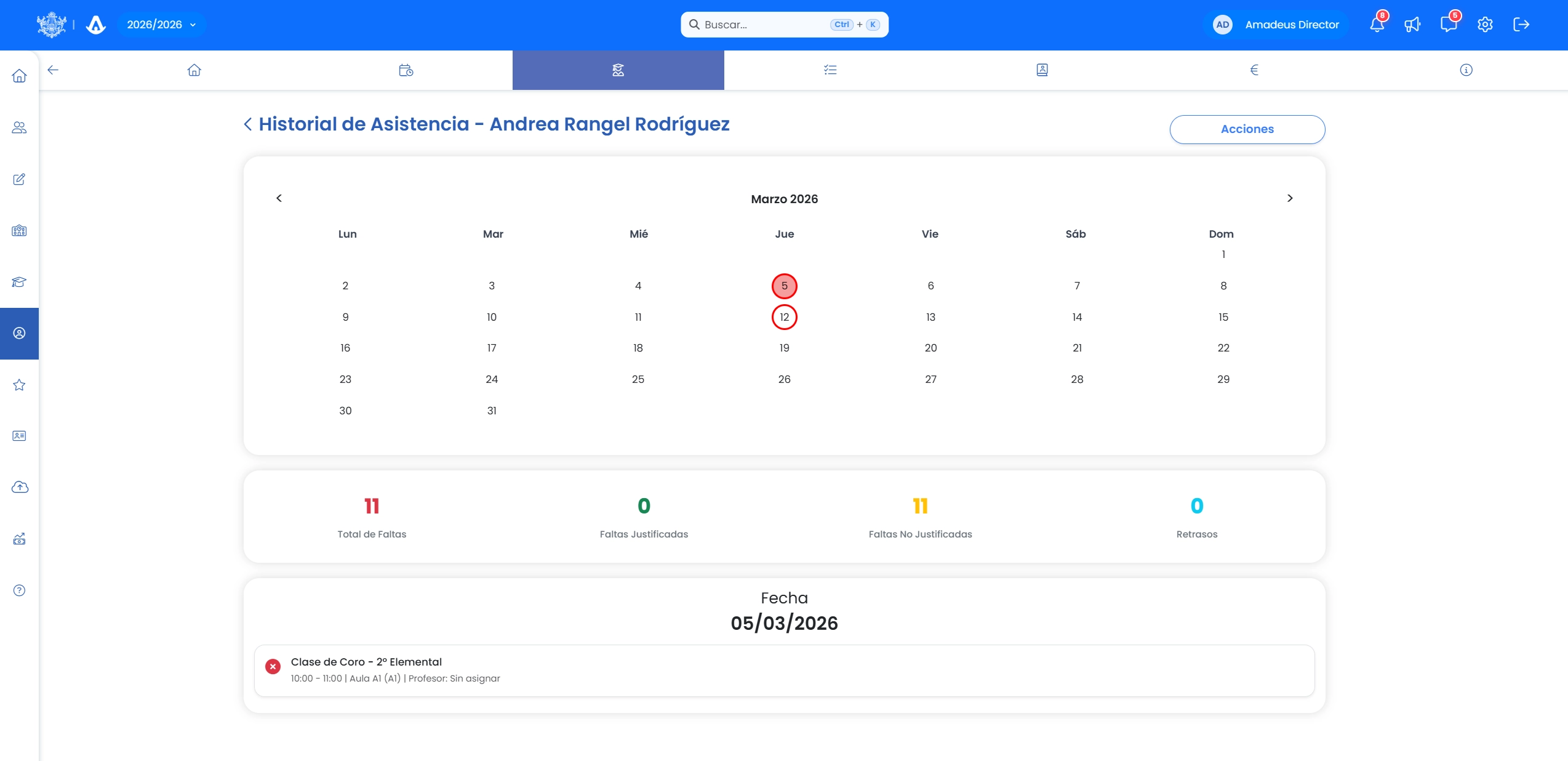 Panel de registro de asistencia de Amadeus con listado de alumnos y opciones de marcar presente, ausente o tarde